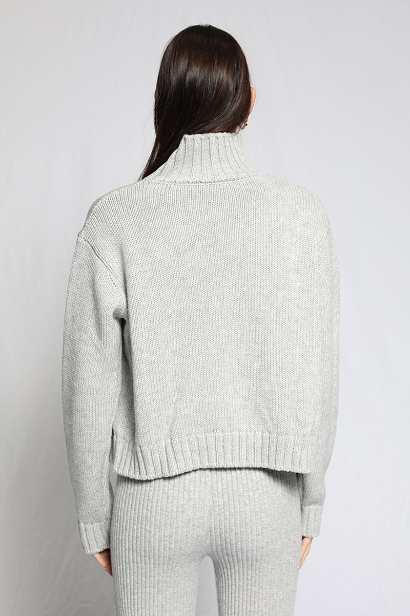 Load image into Gallery viewer, Wool Blended Knit Cropped LS Turtleneck

